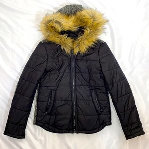 Black puffer jacket faux fur hoodie and knit elbow pads and back.